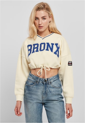 FUBU Sweatshirt 'Crew Rhinestone' in Weiß: predná strana