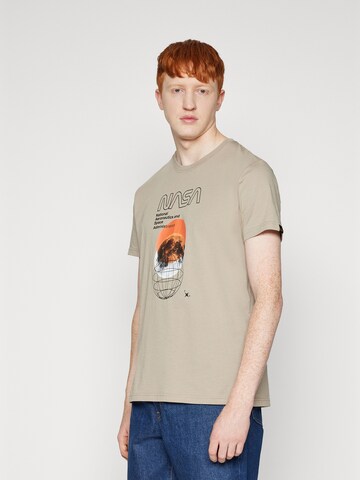 ALPHA INDUSTRIES Μπλουζάκι 'NASA Orbit' σε μπεζ: μπροστά