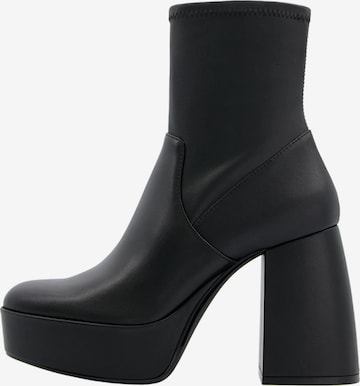 Bershka Stiefelette in Schwarz