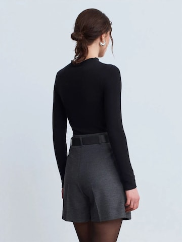 Dilvin Wide Leg Shorts in Grau
