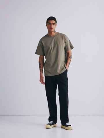 !Solid Regular Chino 'SDAlann' in Zwart