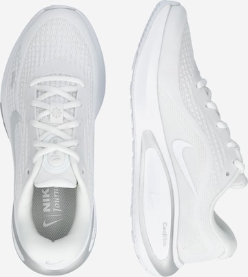 Chaussure de course 'Journey Run' NIKE en blanc