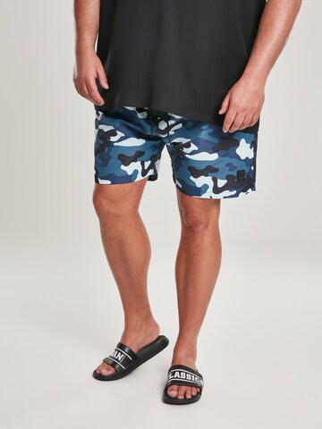 Shorts de bain Urban Classics en bleu : devant