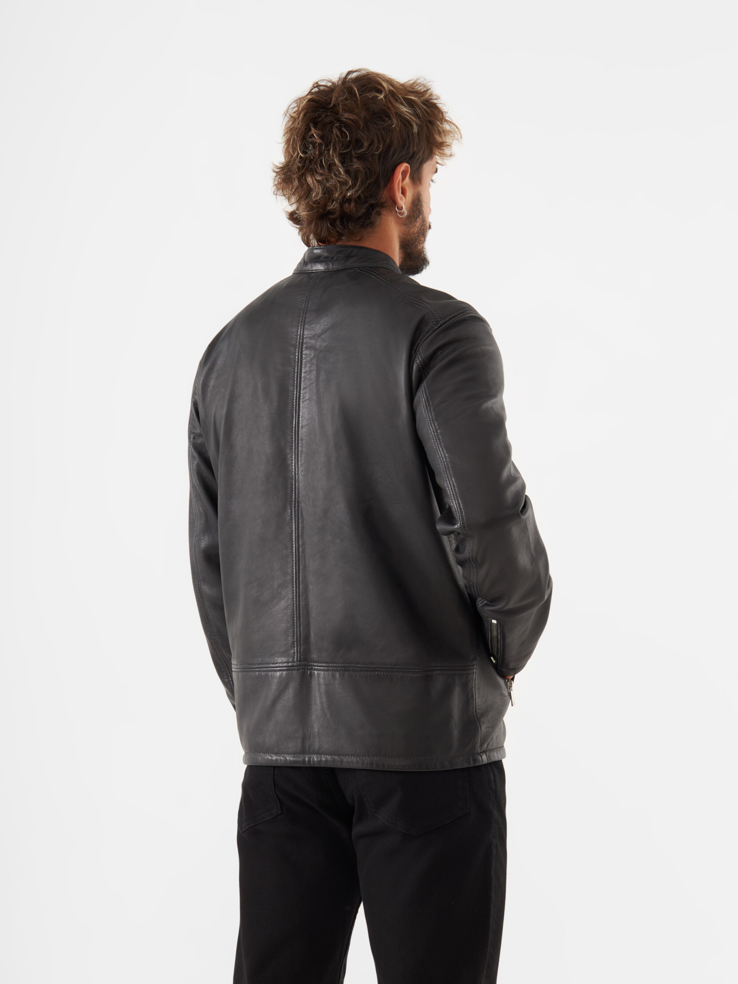 Bolongaro Trevor Between-Season Jacket in Black | ABOUT YOU