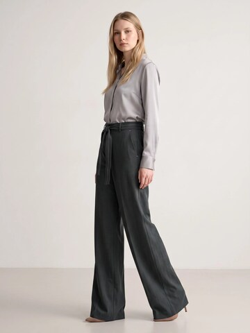 Viore Loose fit Pleated Pants in Grey