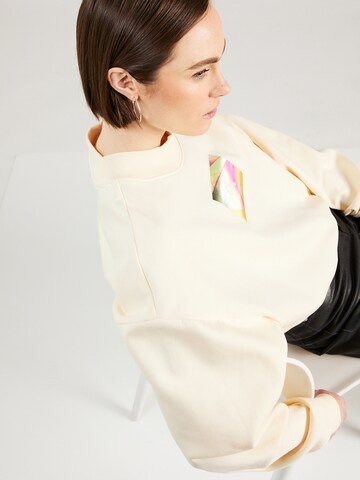 Calvin Klein Jeans Sweatshirt 'ILLUMINATED' in Gelb