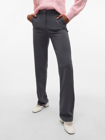 VERO MODA Regular Byxa i grå