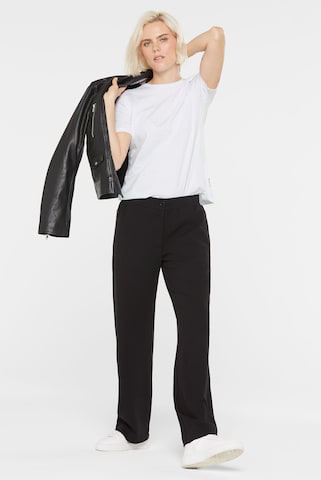 SENSES.THE LABEL Basic T-Shirt TA:TI in Weiß: Vorderseite