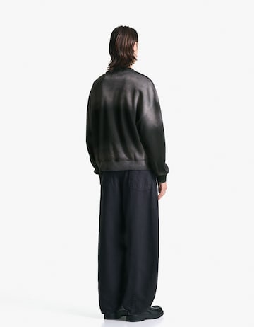 BershkaSweater majica - siva boja