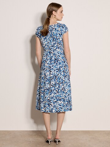 Robe Apricot en bleu