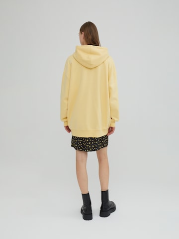 EDITED Sweatshirt 'Nyla' in Yellow