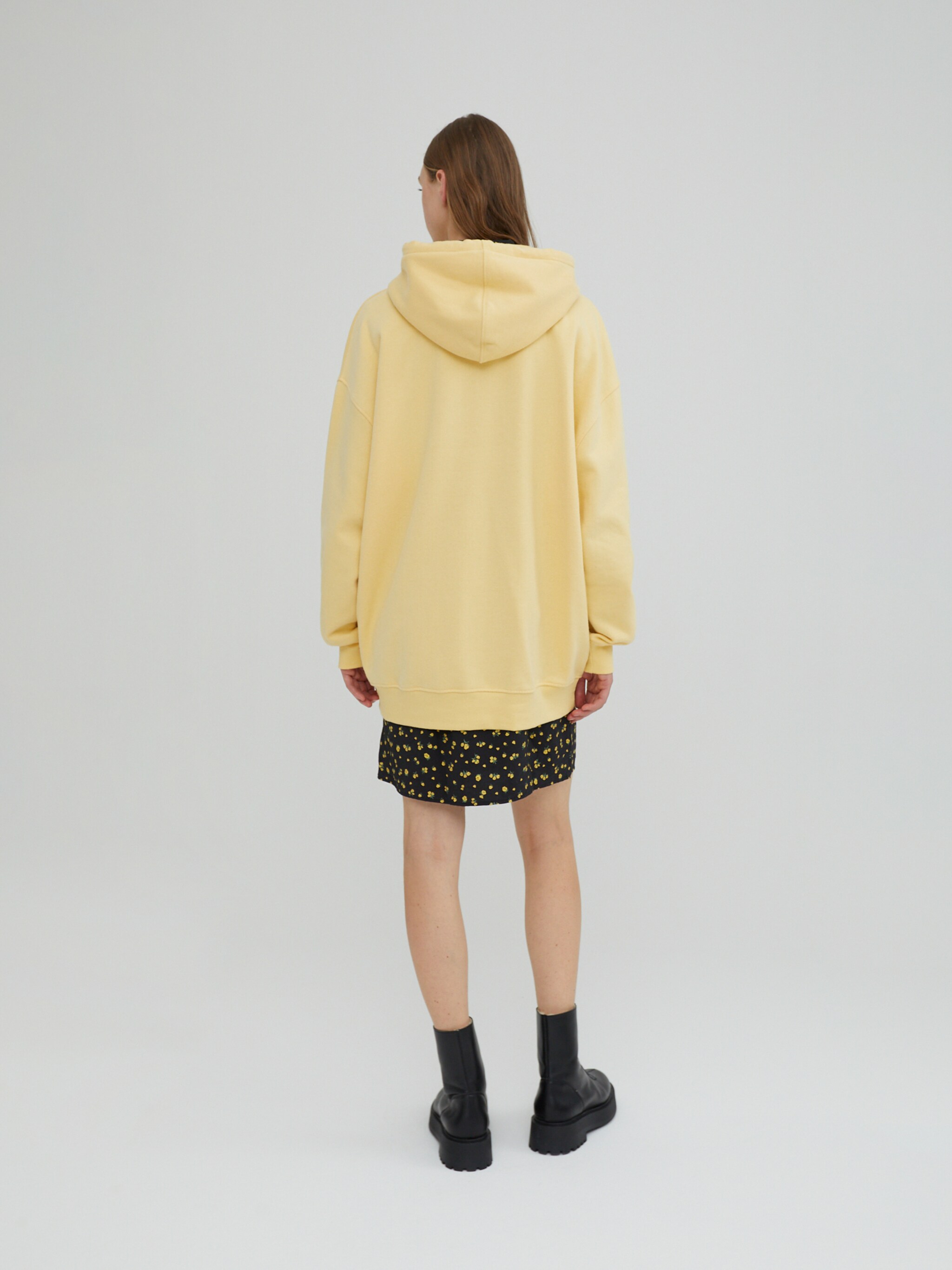 EDITED Producten Sweatshirt 'Nyla' Geel