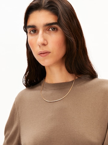 ARMEDANGELS T-Shirt FINE KNIT in Braun: Vorderseite
