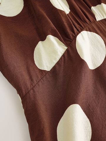 Next - Vestido en marrón