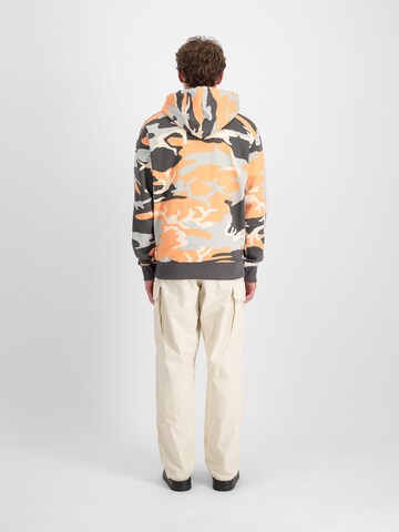ALPHA INDUSTRIES Bluzka sportowa 'Camo' w kolorze mieszane kolory