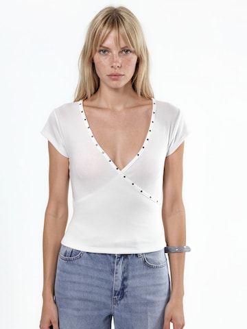 Busem Blouse in White: front