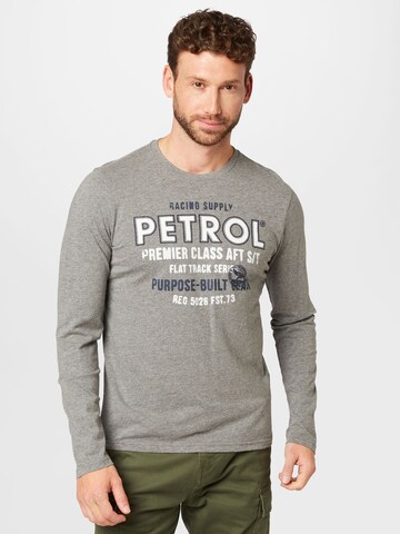 Petrol Industries قميص بلون رمادي: الأمام