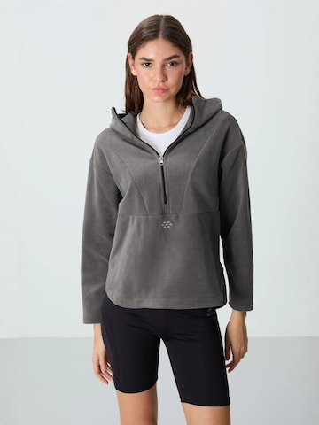 Tommy Life Sweatshirt 'Sweatshirts'‌‌‌ in Grau: Vorderseite