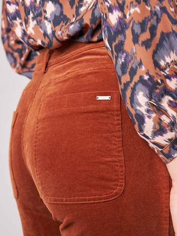 Bootcut Pantalon Deeluxe en rouge