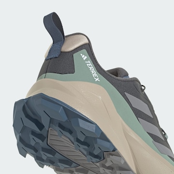 Chaussure basse 'Trailmaker 2' ADIDAS TERREX en gris