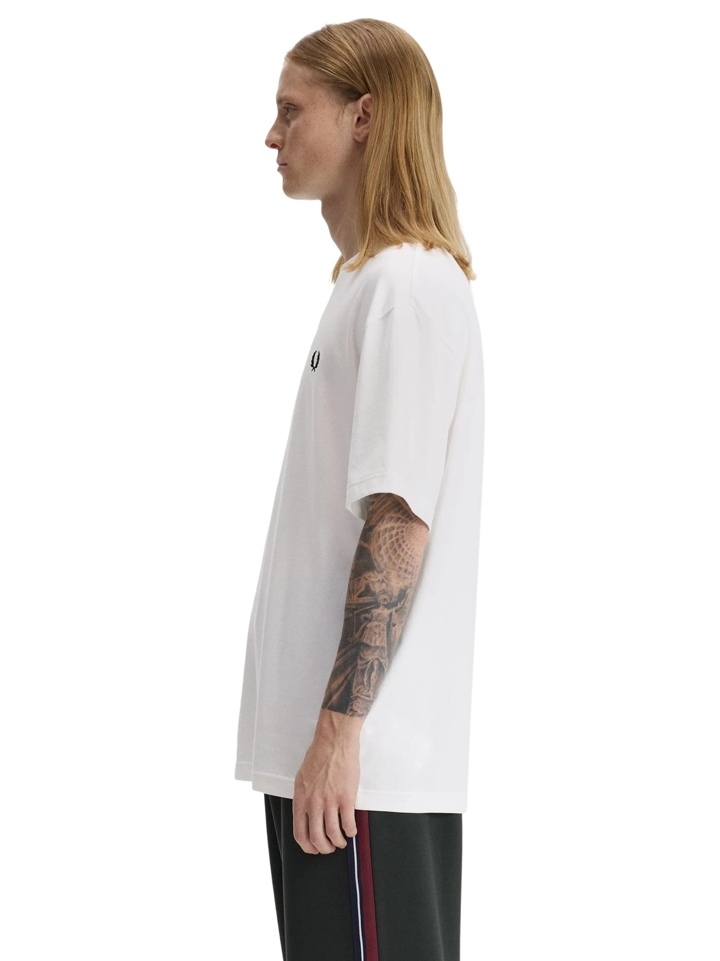 Fred Perry Koszulka 'Camiseta fred perry blanca textured laurel wreath tee' w kolorze biały