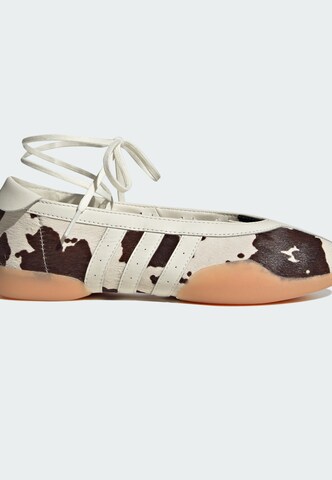 ADIDAS ORIGINALS - Bailarinas con hebilla 'Taekwondo Mei' en marrón