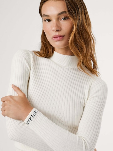 Pepe Jeans Trui 'Carla Perkins' in Wit