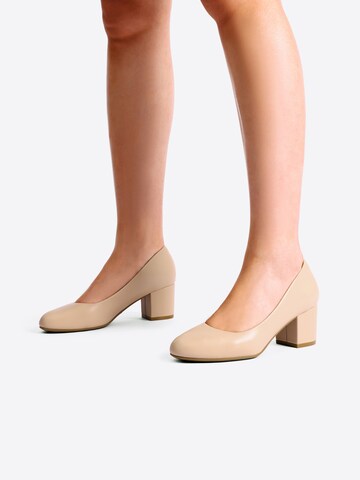 Dream Pairs Pumps in Beige