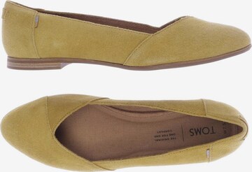 TOMS Flats & Loafers in 38 in Yellow: front