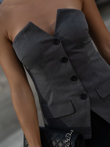 MYLAVIE by Sarah Harrison Top in Grey