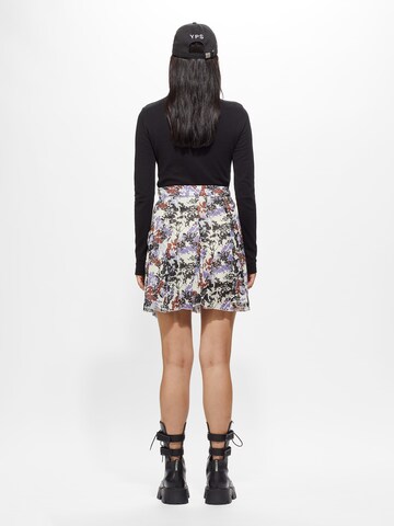 Young Poets Skirt 'Neea darts' in White