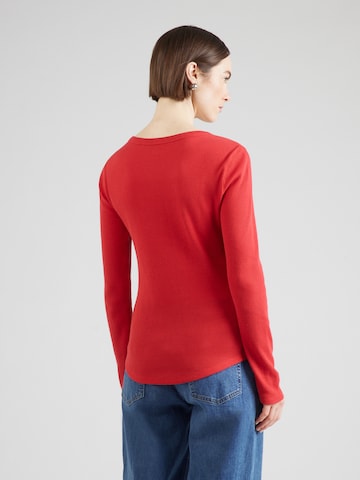 GAP Футболка в Красный