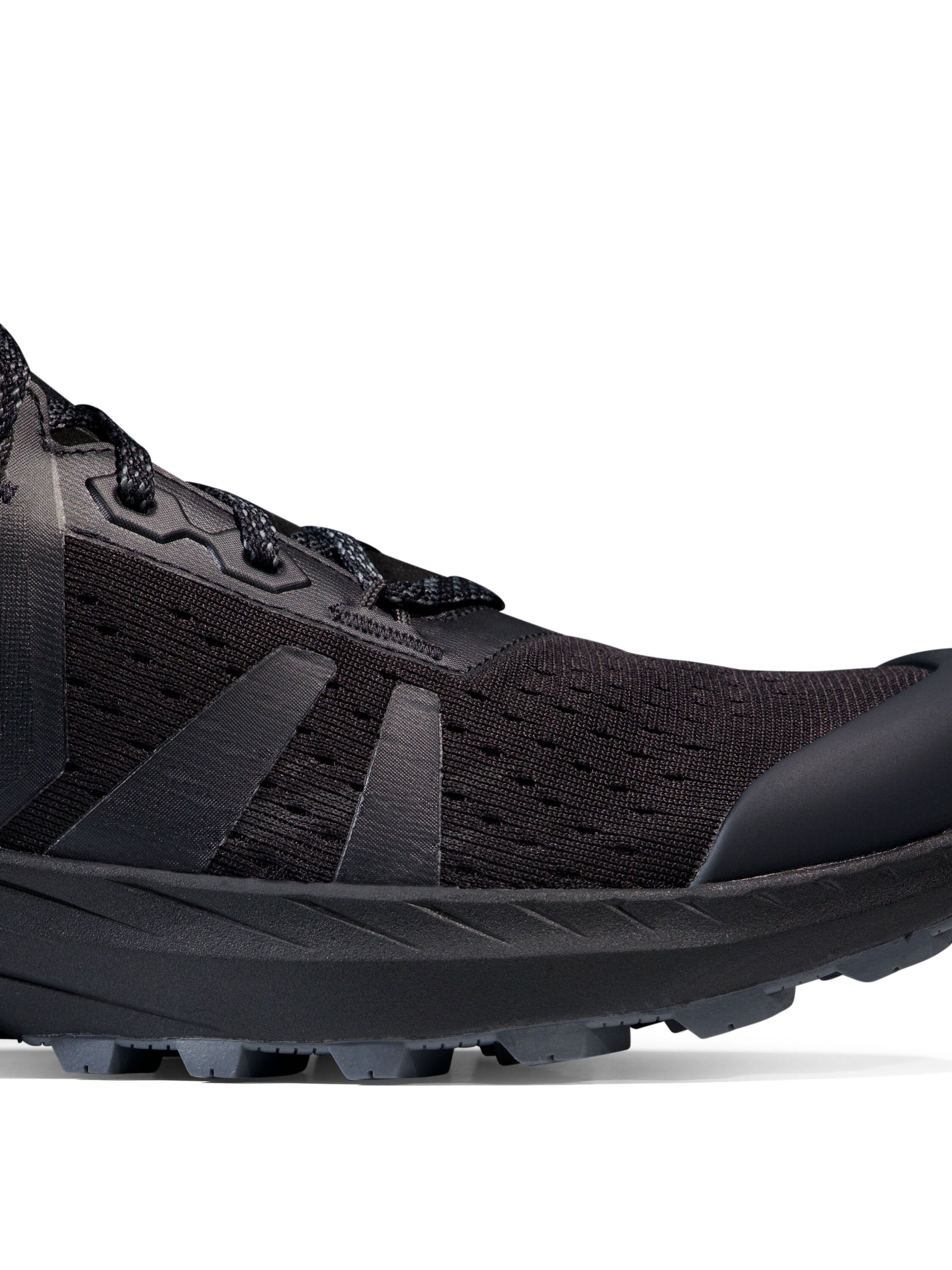 MAMMUT Flats in Black