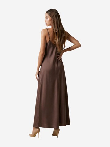 Abito 'Onlmadeli Oaklyn Strap Long Dress Wvn 15371094' di ONLY in marrone