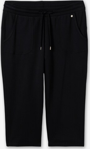 SHEEGO Skinny Pants in Black: front