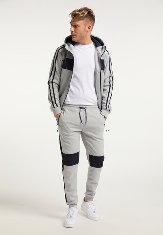 Mo SPORTS Tapered Pants in Grey