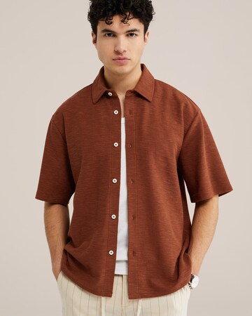 WE Fashion Comfort fit Overhemd in Bruin