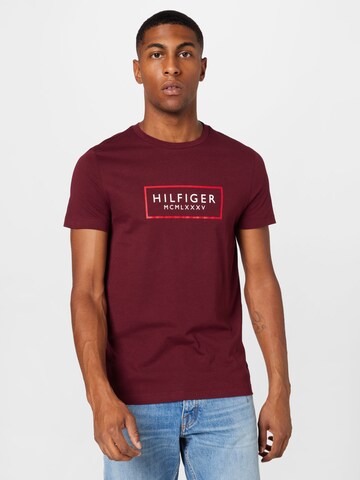 TOMMY HILFIGER T-Shirt 'BOX OUTLINE' in Rot: predná strana