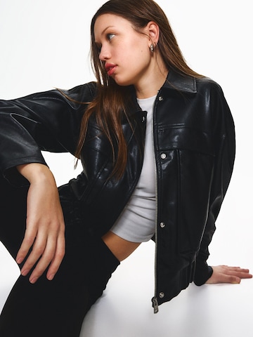 Veste mi-saison Bershka en noir