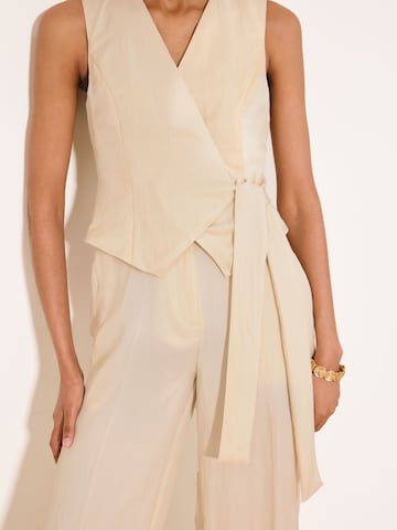 Tuta jumpsuit di Lipsy in beige