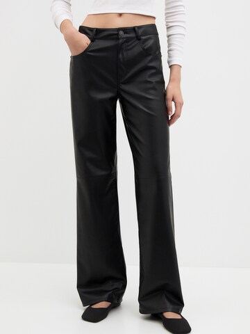 Pull&Bear Regular Broek in Zwart: voorkant