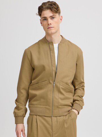 Veste mi-saison 'Scott' Casual Friday en vert : devant