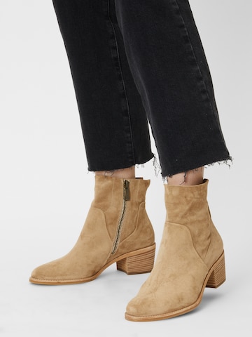 Paul Green Ankle Boots in Beige: front