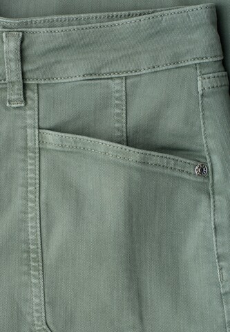STREET ONE Loosefit Jeans in Grün