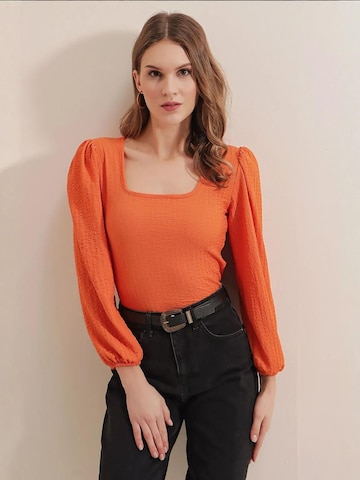 Bigdart Blouse in Oranje: voorkant