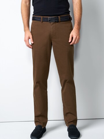 MEYER Regular Chino Pants in Brown: front