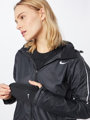 NIKE Sportjacke 'Shield' in Schwarz