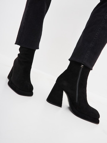 CESARE GASPARI Ankle Boots in Black