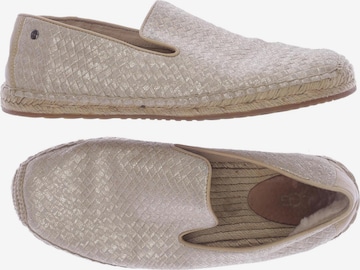 UGG Flats & Loafers in 39 in Beige: front