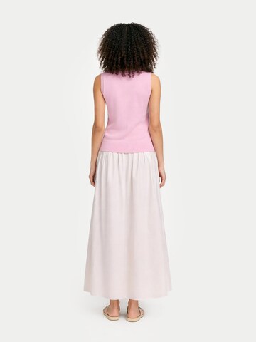 GOBI Cashmere Stickad väst 'Women's Timeless Cashmere Crewneck Vest' i rosa